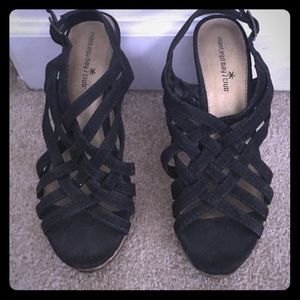 Black platform straps shoes